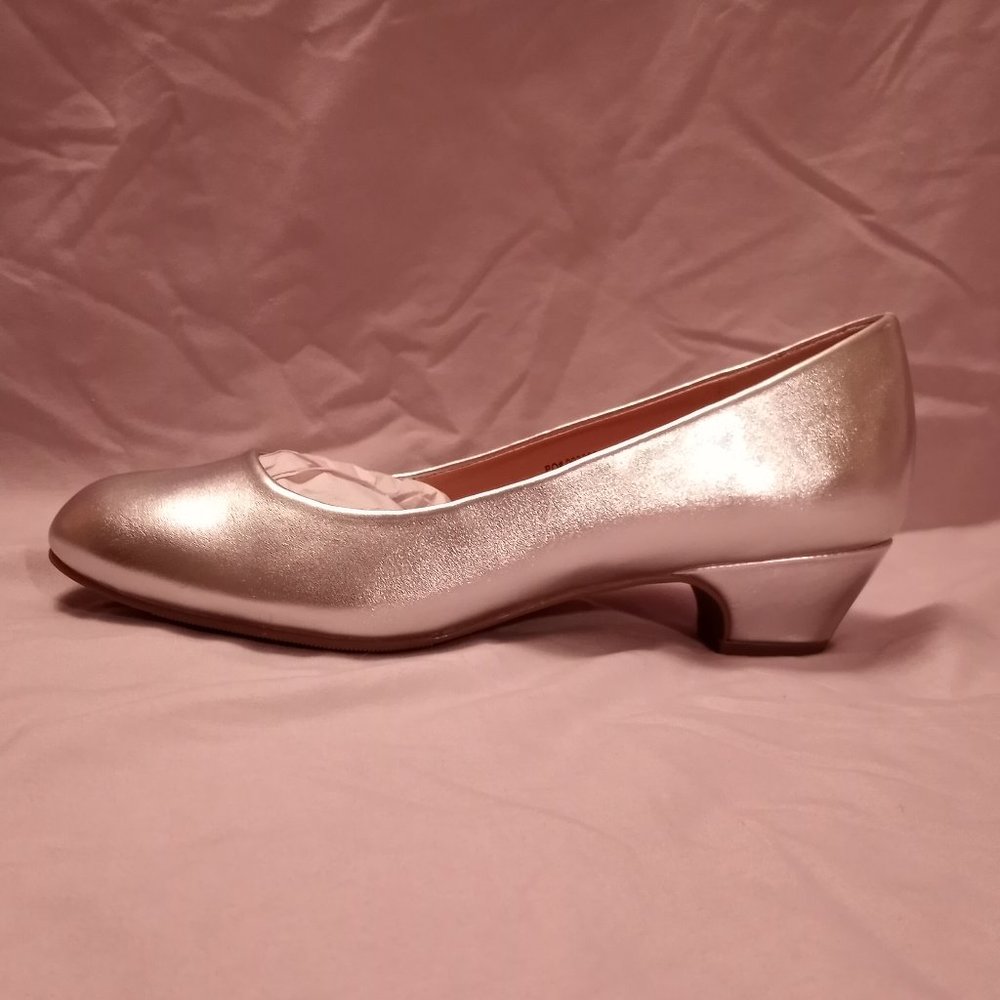 Journee Collection Women's Saar Pumps Block Heel Size 9
